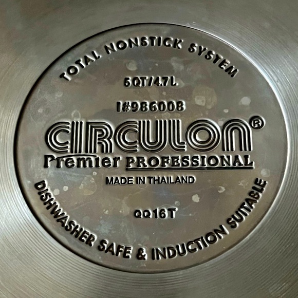 CIRCULON Premier Professional 5qt. Sauté Pan - Picture 8 of 9